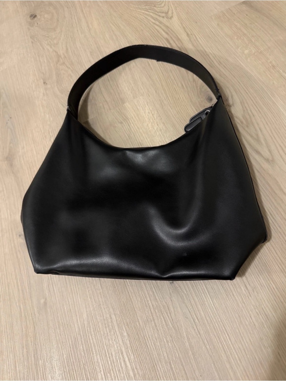 Classic Black Shoulder Bag — Sleek Everyday Minimalist Tote